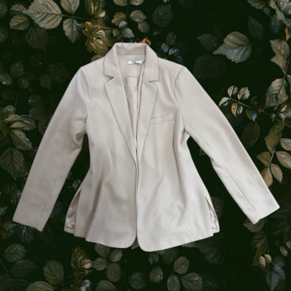 Cream Tailored Blazer with Notched Lapel